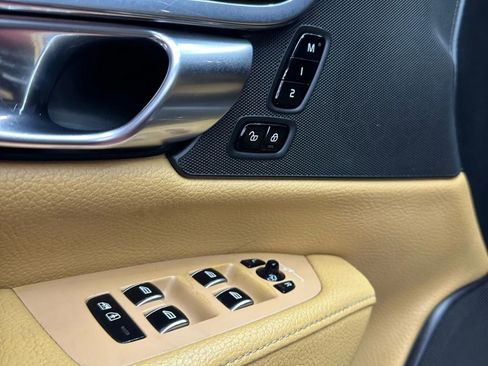 Used 2018 Volvo S90 T5 Momentum w/ Convenience Package image 10