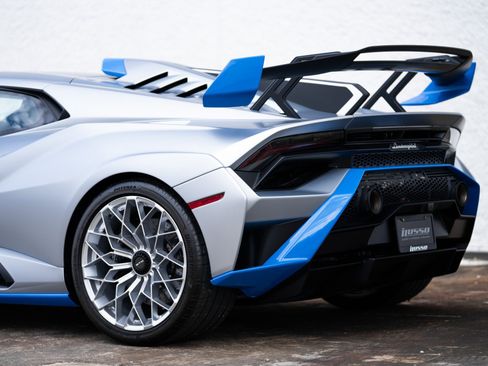 Used 2023 Lamborghini Huracan STO image 31
