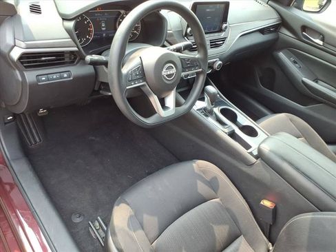 Used 2024 Nissan Altima 2.5 SV FWD image 12