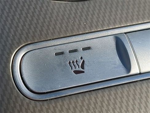 Used 2024 Genesis GV60 RWD image 22