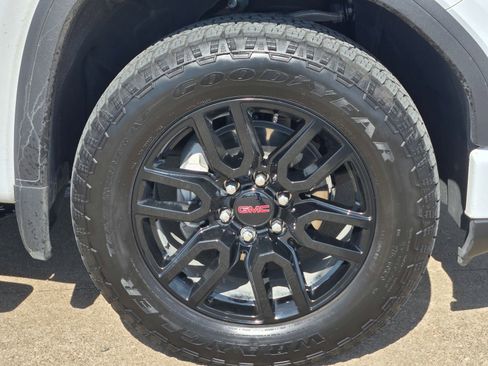 Used 2025 GMC Sierra 1500 Elevation w/ Elevation Premium Package AWD/4WD image 9
