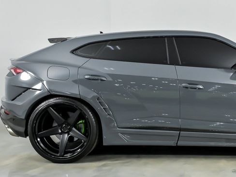 Used 2024 Lamborghini Urus Performante AWD/4WD image 13