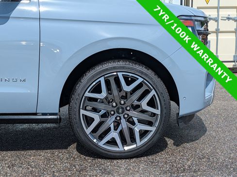 Certified 2025 Ford Expedition Max Platinum w/ Driver's Package AWD/4WD image 11