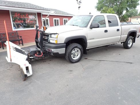 Used 2006 Chevrolet Silverado 2500 LT w/ Onstar Plus Package AWD/4WD image 3
