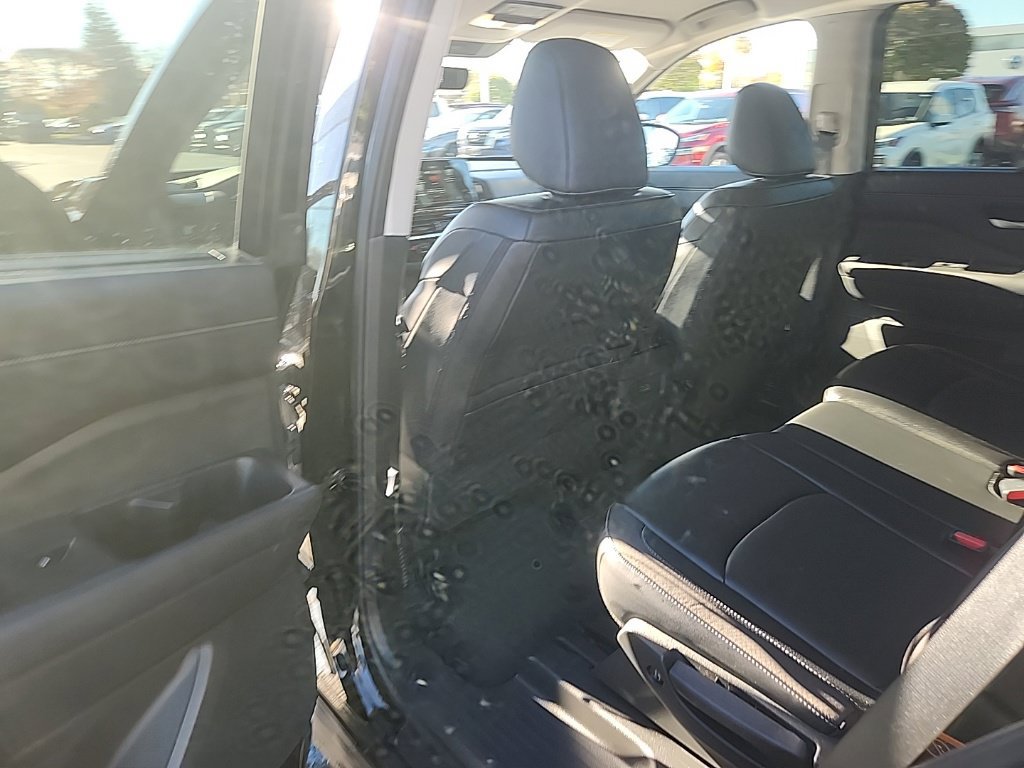 Used 2025 Nissan Pathfinder SL AWD/4WD image 24