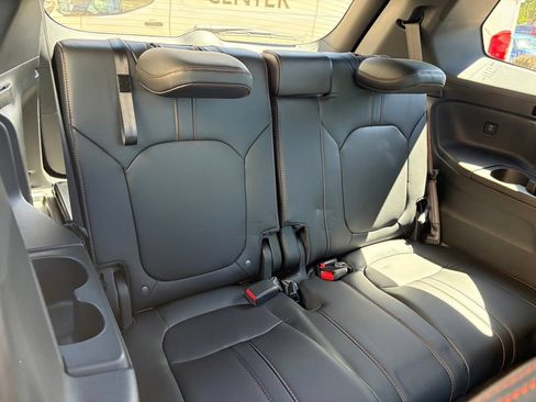 Used 2025 Honda Pilot TrailSport image 27