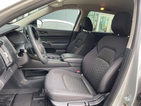 Certified 2024 Nissan Pathfinder S FWD image 10