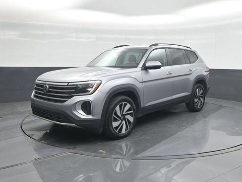 Used 2025 Volkswagen Atlas SE AWD/4WD image 1