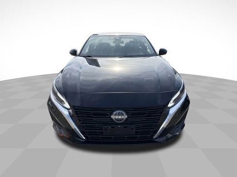 Used 2024 Nissan Altima 2.5 SV image 2