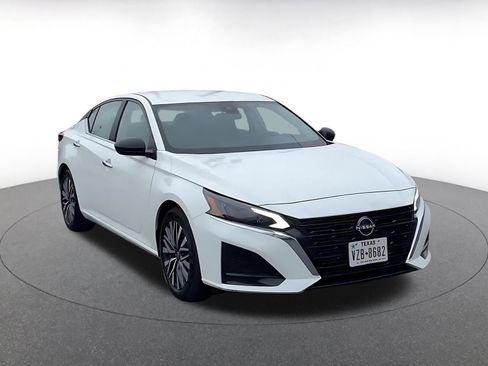 Used 2025 Nissan Altima 2.5 SV image 3