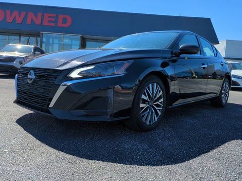 Certified 2024 Nissan Altima 2.5 SV FWD image 9