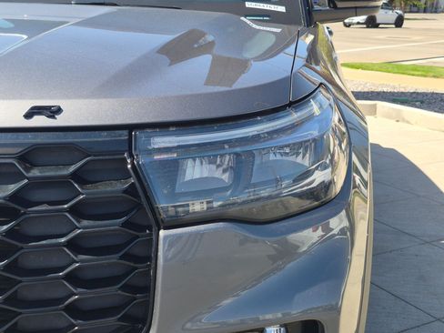 Used 2025 Ford Explorer ST-Line w/ ST-Line Street Pack AWD/4WD image 12