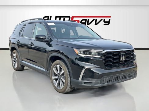 Used 2023 Honda Pilot Touring image 1