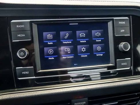 Used 2024 Volkswagen Jetta SE FWD image 21