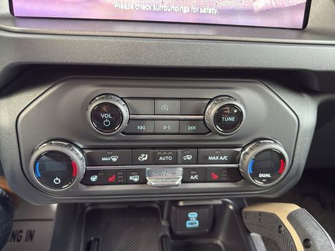 New 2025 Ford Bronco Badlands image 19