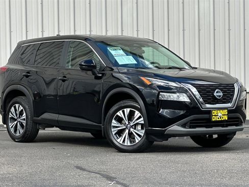 Used 2022 Nissan Rogue SV image 2