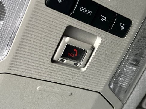 Used 2025 Toyota RAV4 XLE AWD/4WD image 35