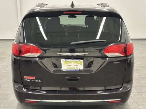 Used 2017 Chrysler Pacifica Touring-L image 3