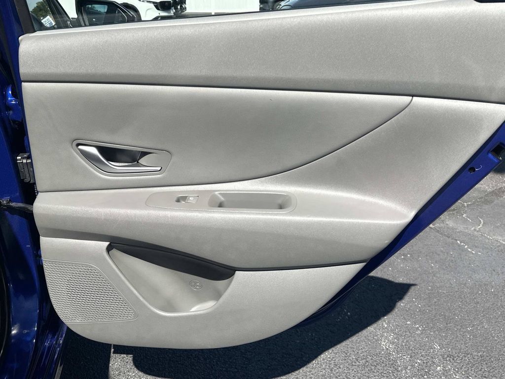 Used 2023 Hyundai Elantra SEL w/ Convenience Package FWD image 34