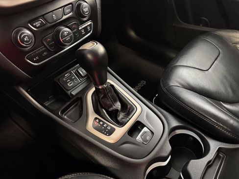 Used 2015 Jeep Cherokee Limited image 26