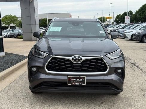 Used 2021 Toyota Highlander XLE AWD/4WD image 8
