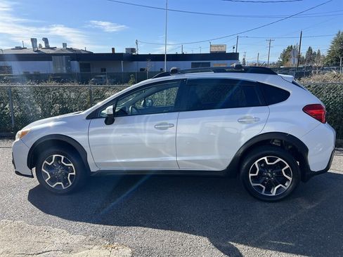 Used 2017 Subaru Crosstrek 2.0i Premium w/ Moonroof Package image 2