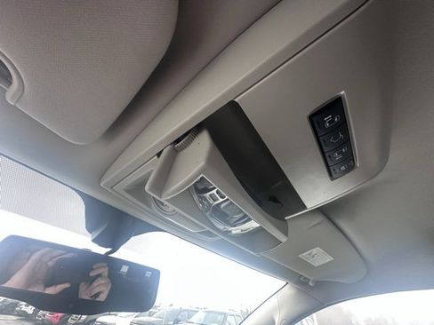 Used 2016 Chrysler Town & Country Limited image 24