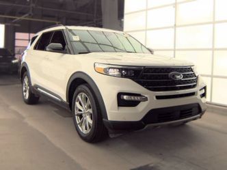 Used 2024 Ford Explorer XLT w/ Equipment Group 202A AWD/4WD image 4