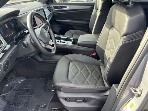 Used 2025 Volkswagen Atlas Cross Sport SE image 24