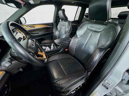 Used 2022 Jeep Grand Cherokee Summit AWD/4WD image 16