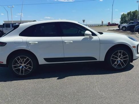 Used 2025 Porsche Macan AWD/4WD image 9