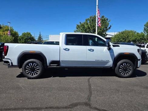 New 2026 GMC Sierra 2500 Denali Ultimate AWD/4WD image 3
