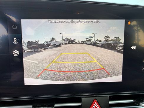Used 2024 Hyundai Elantra SEL FWD image 24