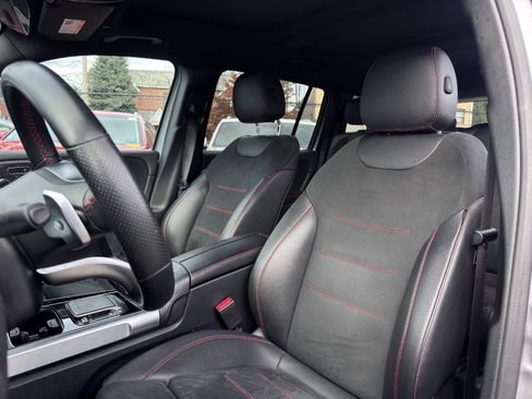 Used 2021 Mercedes-Benz GLB 250 4MATIC image 16