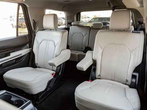 Used 2018 Ford Expedition Platinum RWD image 22