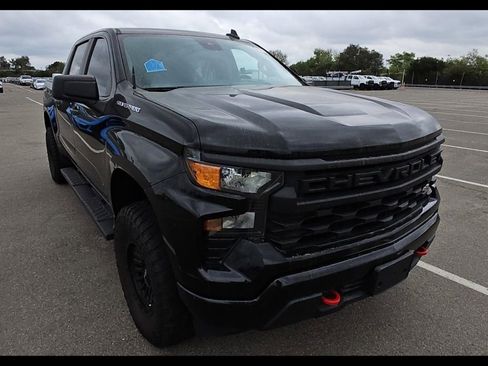 Used 2024 Chevrolet Silverado 1500 Custom image 2