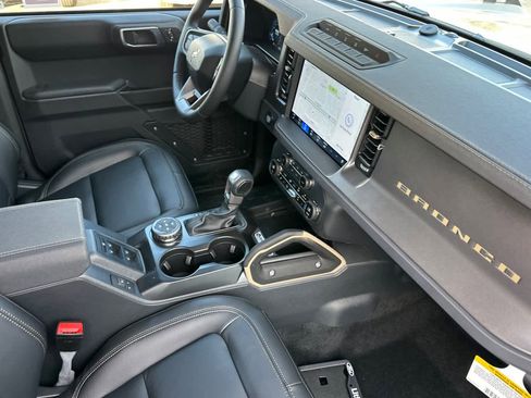 New 2025 Ford Bronco Badlands image 17