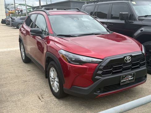 Used 2026 Toyota Corolla Cross LE FWD image 2
