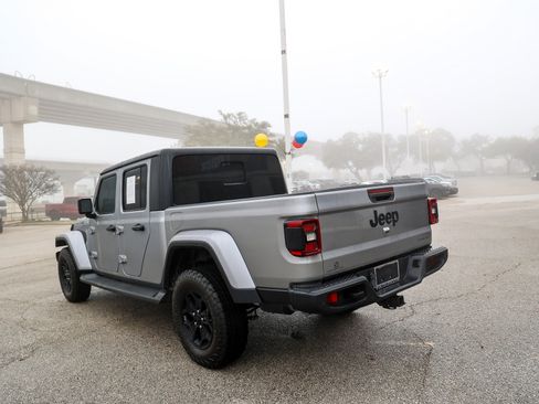 Used 2021 Jeep Gladiator Sport image 9