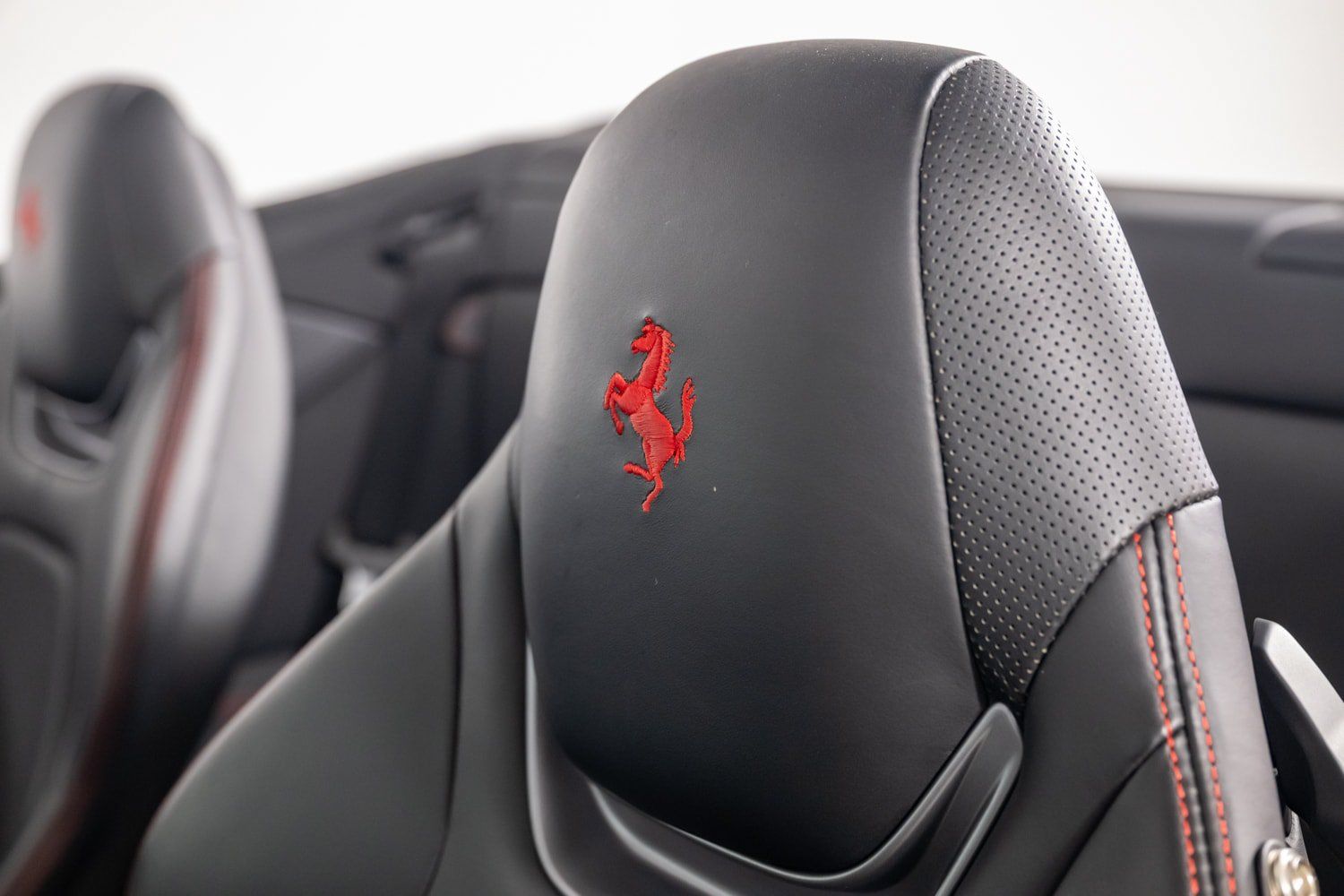 Used 2019 Ferrari Portofino RWD image 52