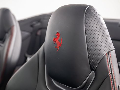 Used 2019 Ferrari Portofino RWD image 52