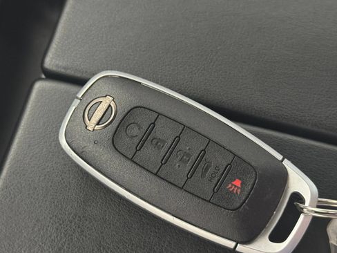 Used 2025 Nissan Rogue SV FWD image 21
