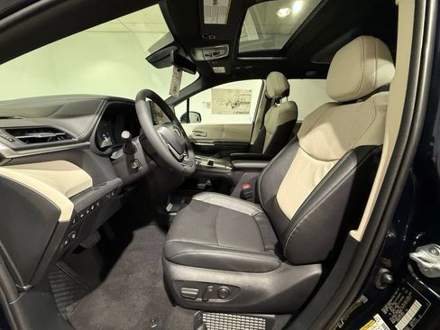 New 2026 Toyota Sienna Platinum image 13