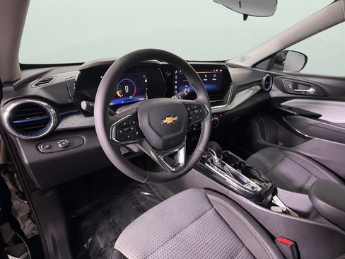 Used 2025 Chevrolet Trax LT w/ Driver Confidence Package FWD image 18