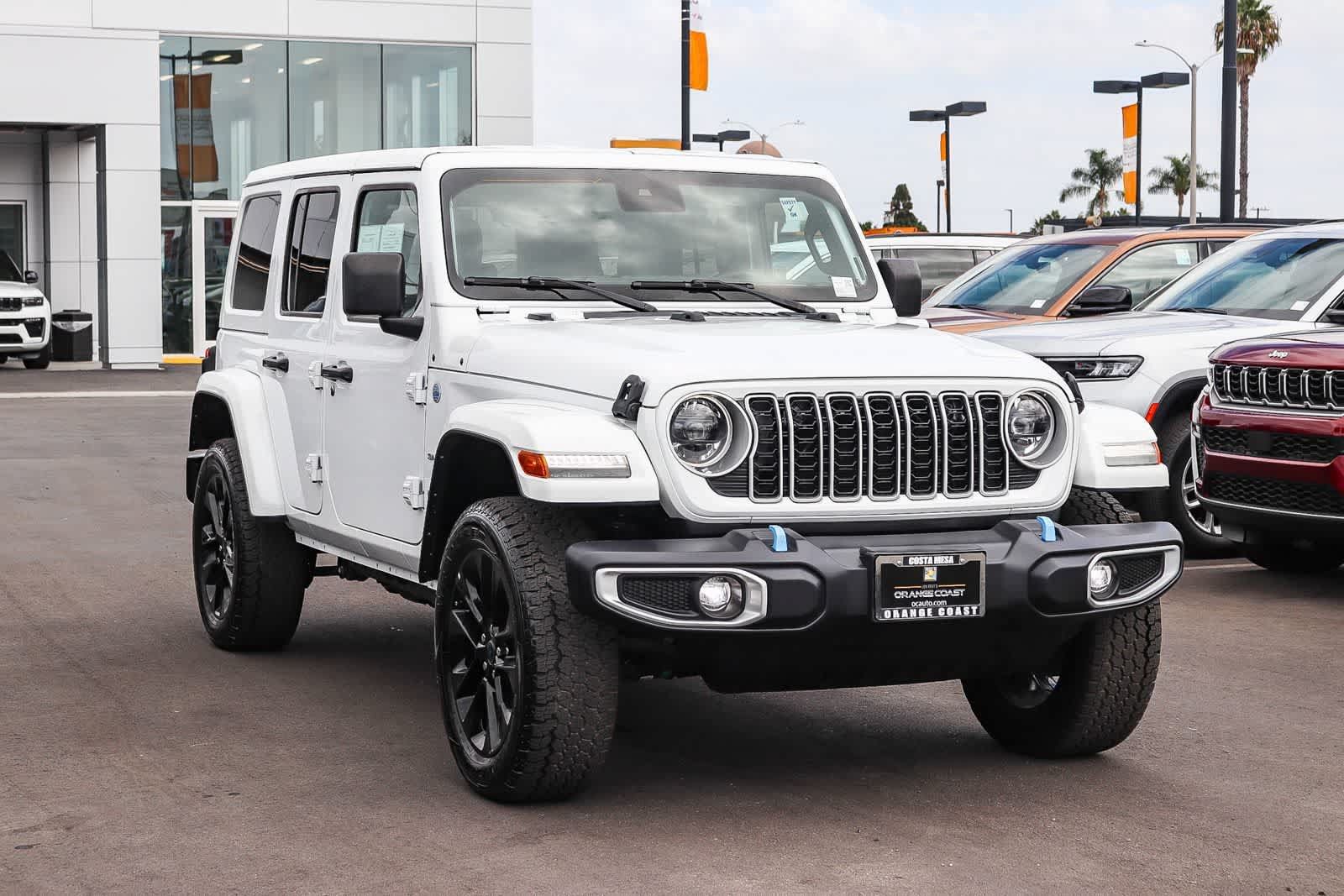 Used 2024 Jeep Wrangler Unlimited Sahara AWD/4WD image 3