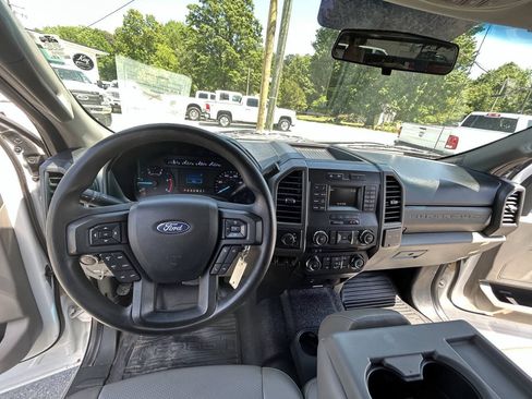 Used 2018 Ford F550 4x4 Crew Cab Super Duty w/ Power Equipment Group image 14