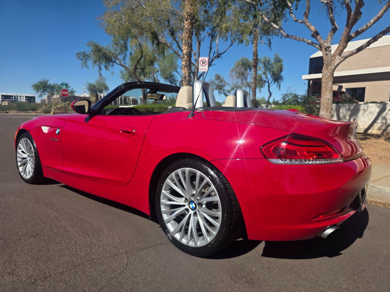 Used 2010 BMW Z4 sDrive35i RWD image 11