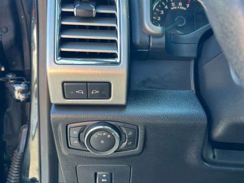 Used 2015 Ford F150 Platinum w/ Equipment Group 701A Luxury AWD/4WD image 29