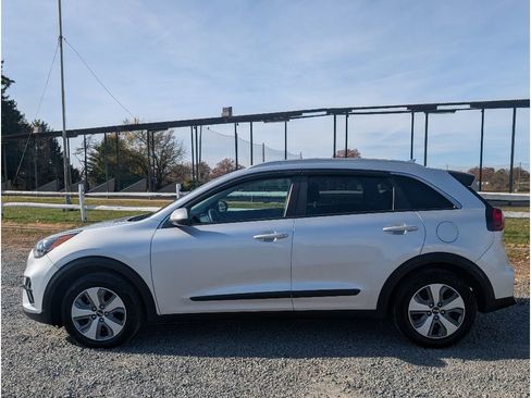 Used 2020 Kia Niro LX image 4