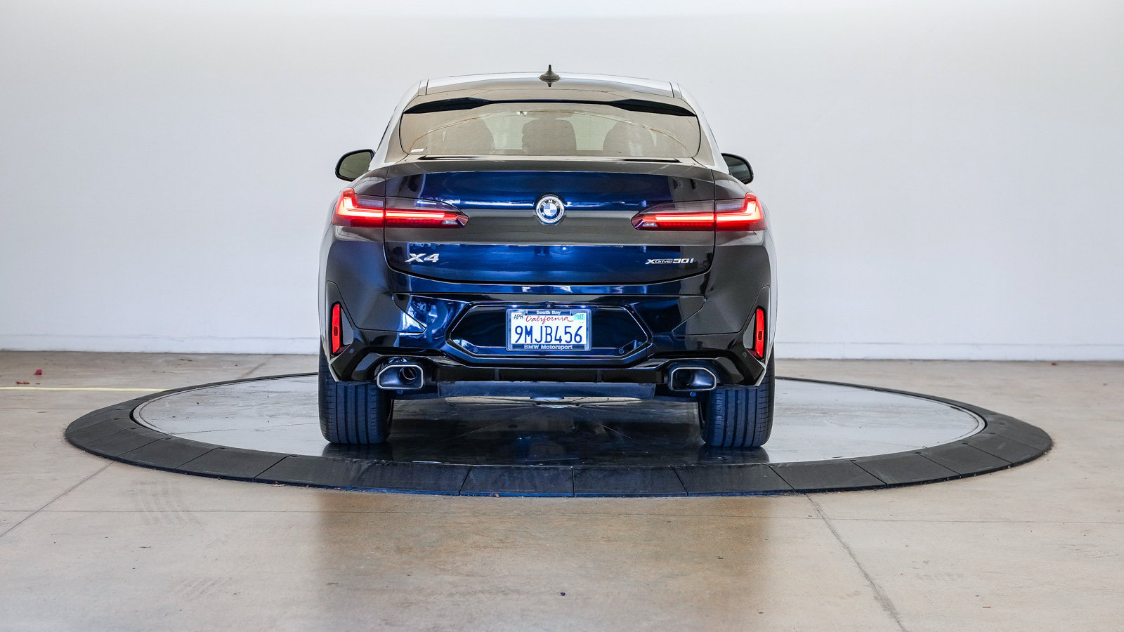 Used 2022 BMW X4 xDrive30i w/ M Sport Package 2 AWD/4WD image 3